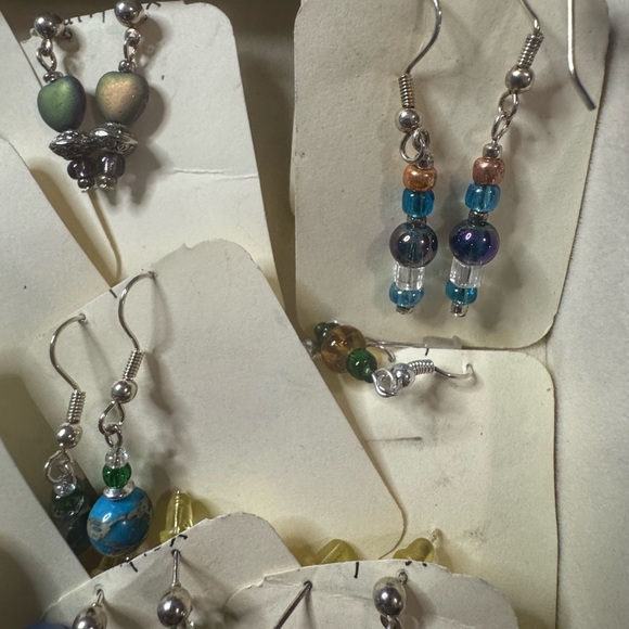 Lot of 18 Handmade Beaded Earrings on Cardstock - Picture 2 of 8